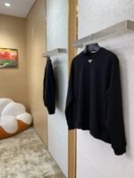 Prada Triangle Label Crew Neck Sweatshirt Black - 图片 2