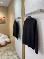 Prada Triangle Label Crew Neck Sweatshirt Black - 图片 3