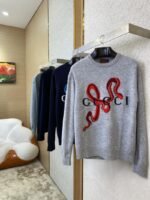Gucci Year of the Snake Appliqu?? Crew Neck Sweater Navy - 图片 3