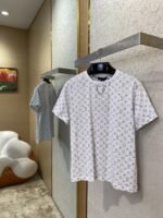 LV Collar Chain Full Print Short Sleeve T-Shirt - 图片 3