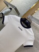 Miu Miu Clashing Colour Round Neck Letter Embroidery Short Sleeve T-Shirt Black - 图片 6