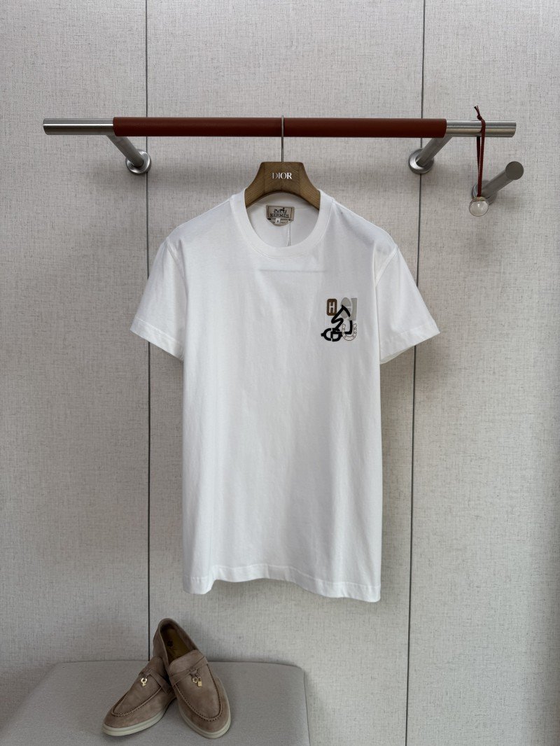 wsxc1748666405764_0.jpg HERMES Leather Embroidered Crew Neck Short Sleeve T-Sleeve - 图片 1