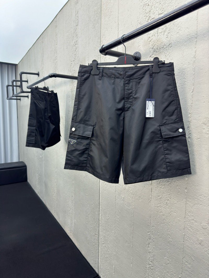 wsxc1752281489931_0.jpg Prada Triangle Label Recycled Nylon Shorts - 图片 1