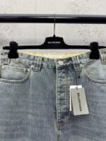 Balenciaga Embroidered Denim Pants With Red Lettering - 图片 3