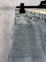 Balenciaga Embroidered Denim Pants With Red Lettering - 图片 4