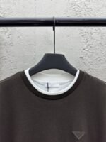 Prada Round Neck Micro Logo Straight Short Sleeve T-Shirt 2 - 图片 3
