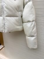 Prada High-Waisted Stand Collar Down Jacket 1 - 图片 7