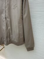 LV Letter Print Lapel Zipper Long-Sleeve Pilot Jacket - 图片 7