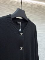 Chanel Solid Color Crew Neck Single-Button Long-Sleeve Knit Sweater 1 - 图片 8