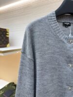 Chanel Solid Color Crew Neck Single-Button Long-Sleeve Knit Sweater 2 - 图片 4