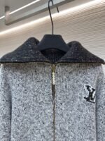 LV Letter Print Zipper Collar Long-Sleeve Knit Sweater - 图片 5