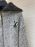 LV Letter Print Zipper Collar Long-Sleeve Knit Sweater - 图片 7