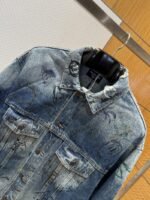 Balenciaga Graffiti-Print Distressed Denim Jacket - 图片 3