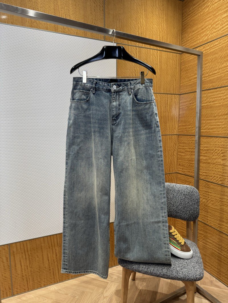 wsxc1763695359900_0.jpg Balenciaga Distressed Wash Jeans - 图片 1
