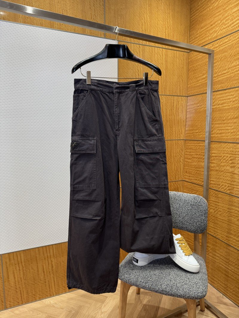 wsxc1764900223679_0.jpg Prada Distressed Triangle Logo Pants - 图片 1