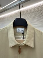 Miu Miu Solid Color Lapel Zipper Micro Logo Long Sleeve Jacket - 图片 3
