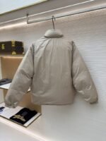 Miu Miu Double-Faced Stand Collar Micro-Logo Zipper Long-Sleeve Down Jacket - 图片 4
