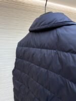 Miu Miu Solid Color Zipper Sleeveless Down Vest - 图片 9