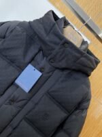 LV Jacquard Hooded Quilted Down Jacket - 图片 3