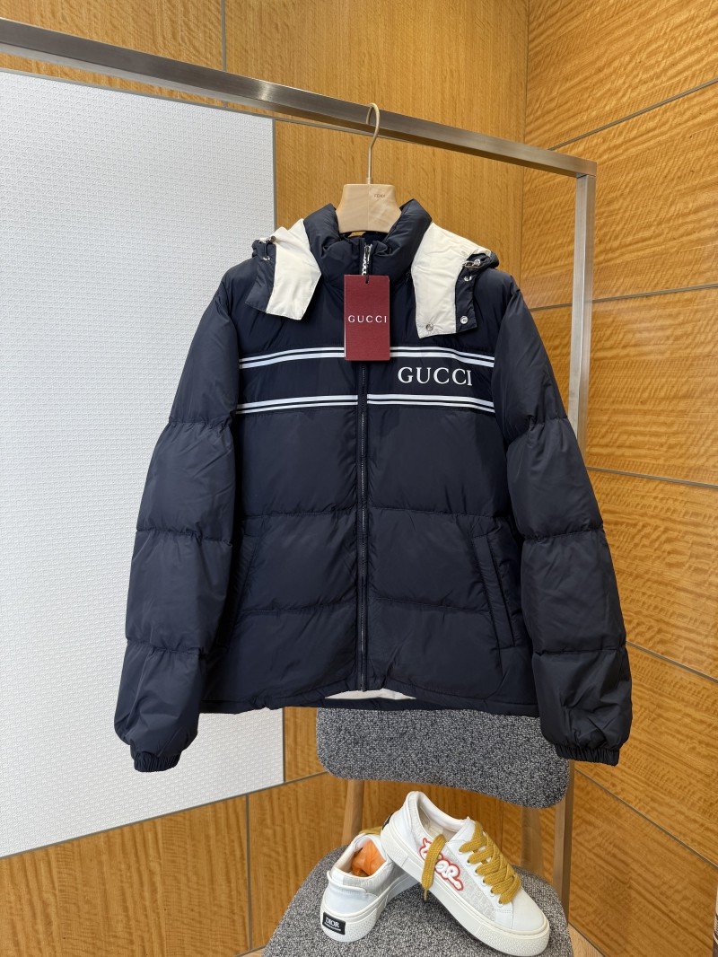 wsxc1767835034628_0.jpg Gucci Letter Jacquard Stand Collar Hooded Down Jacket - 图片 1