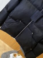 Prada Solid Color Stand Collar Down Jacket - 图片 4