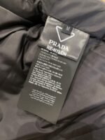 Prada Solid Color Stand Collar Down Jacket - 图片 9