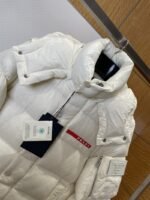 Prada contrasting patch hooded down jacket - 图片 3