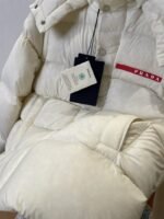Prada contrasting patch hooded down jacket - 图片 5