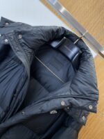 Prada Enamel Triangle Logo Detachable Hood Down Jacket - 图片 6
