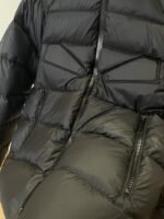 FENDI Sleeve Logo Patch Hooded Down Jacket - 图片 5