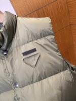 Prada Nylon Triangle Label Down Vest - 图片 4
