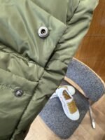 Prada Nylon Triangle Label Down Vest - 图片 5