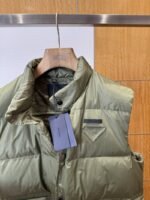 Prada Nylon Triangle Label Down Vest - 图片 8