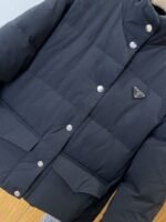 Prada Enameled Triangle Logo Stand Collar Quilted Down Jacket - 图片 3
