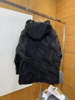 Fendi Embossed Logo Hooded Down Jacket - 图片 2