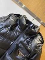 Prada Enameled Triangle Logo Hooded Glossy Down Jacket 2 - 图片 3