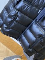 Prada Enameled Triangle Logo Hooded Glossy Down Jacket 2 - 图片 4