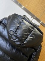 Prada Enameled Triangle Logo Hooded Glossy Down Jacket 2 - 图片 5