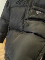 Prada Enameled Triangle Logo Drawstring Hooded Quilted Down Jacket - 图片 7