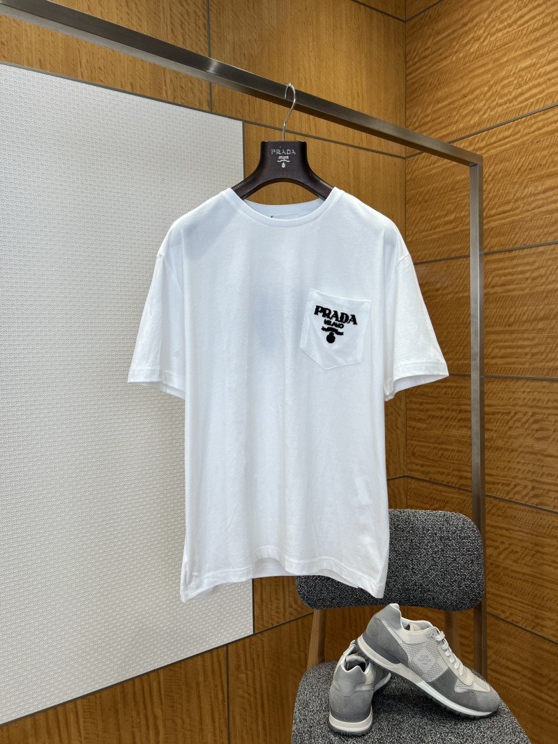 wsxc1773022413149_0.jpg Prada Letter Pocket Crew Neck Short Sleeve T-Shirt 2 - 图片 1