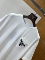 Prada Letter Pocket Crew Neck Short Sleeve T-Shirt 2 - 图片 3