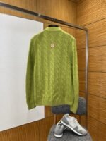 LV Solid Color Sheep Wool Stand Collar Long Sleeve - 图片 2