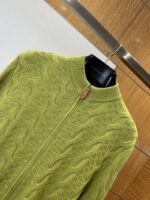 LV Solid Color Sheep Wool Stand Collar Long Sleeve - 图片 3