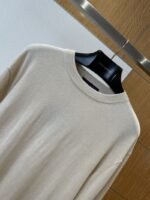 LV Leather Emblem Crew Neck Knit Sweater - 图片 3