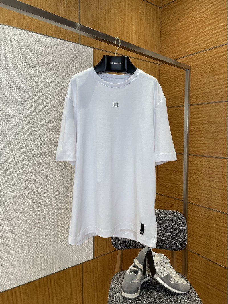 wsxc1773107955785_0.jpg Fendi Metal Logo Minimalist Short-Sleeve T-Shirt 4 - 图片 1