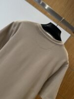 Fendi Metal Logo Minimalist Short-Sleeve T-Shirt 5 - 图片 6