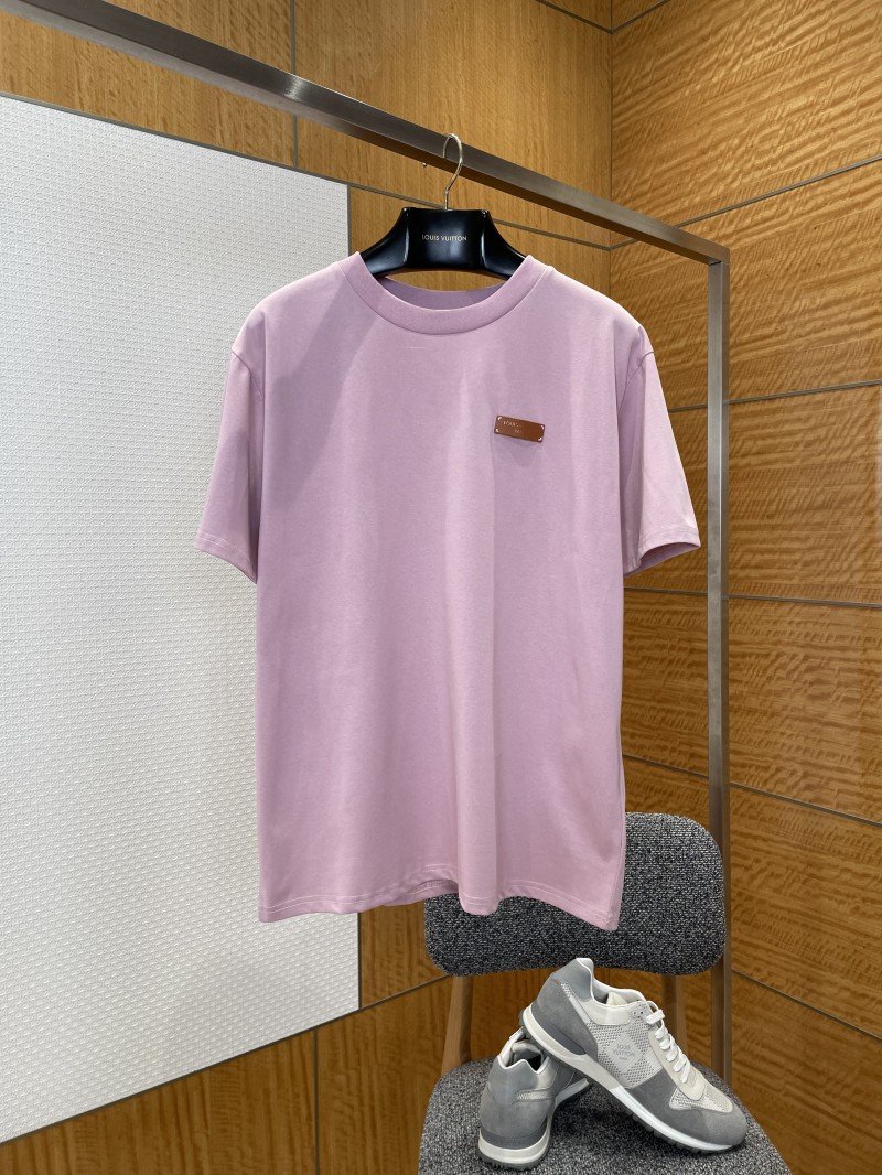 wsxc1773269433238_0.jpg LV Leather Label Crew Neck Short Sleeve T-Shirt - 图片 1
