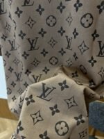 LV Classic Logo All-Over Print Short-Sleeve Polo Shirt 1 - 图片 8