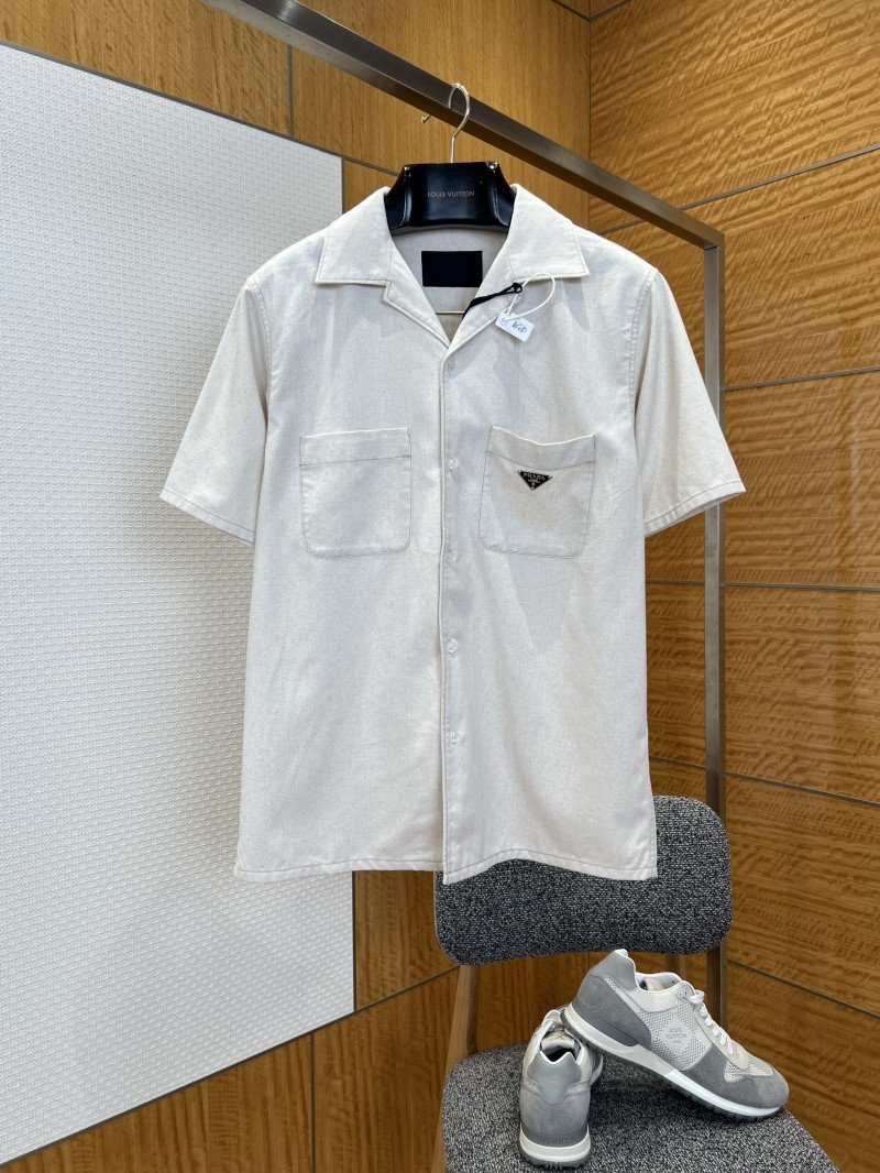 wsxc1775698877335_0.jpg Prada Metal Micro-Logo Pocket Short-Sleeve lapel Shirt - 图片 1
