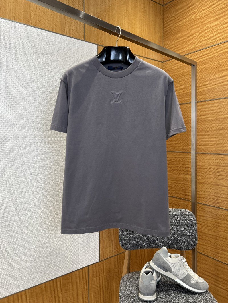 wsxc1775704637902_0.jpg LV Embossed Logo Short-Sleeve T-Shirt 3 - 图片 1